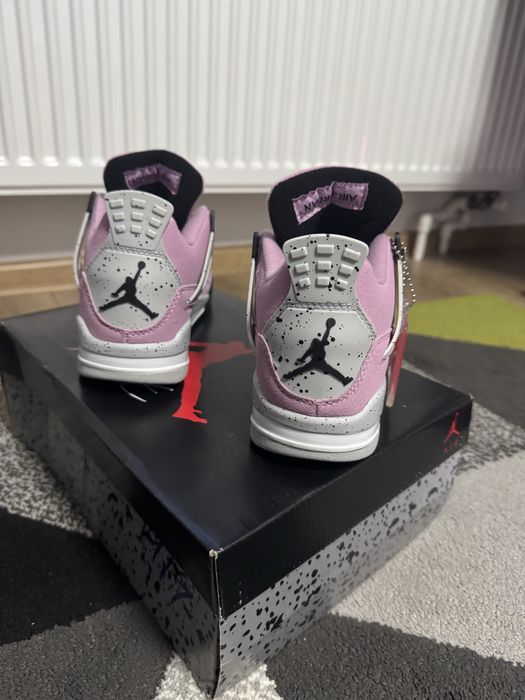 Jordan 4 roz marimea 38