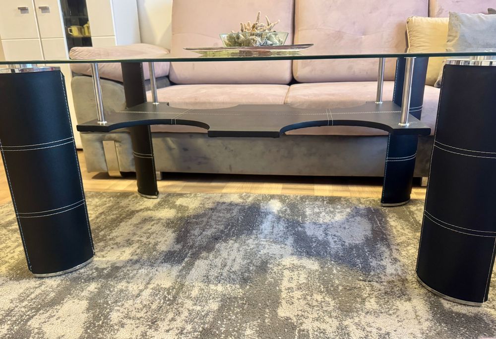 Стъклена маса за красив интериор