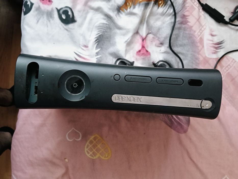 Vand xbox360 fumctionabil poti sa te joci jocuri