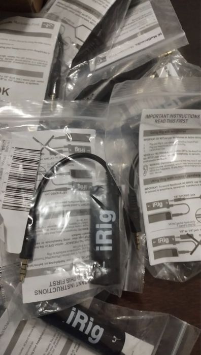 iRig guitar effects, Разклонител 3.5мм мъжко към 2 бр. 3.5 женско.