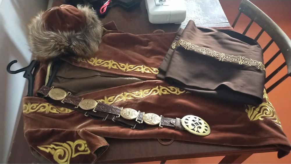 Народные костюмы