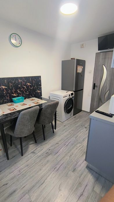 Inchiriez apartament 3 camere