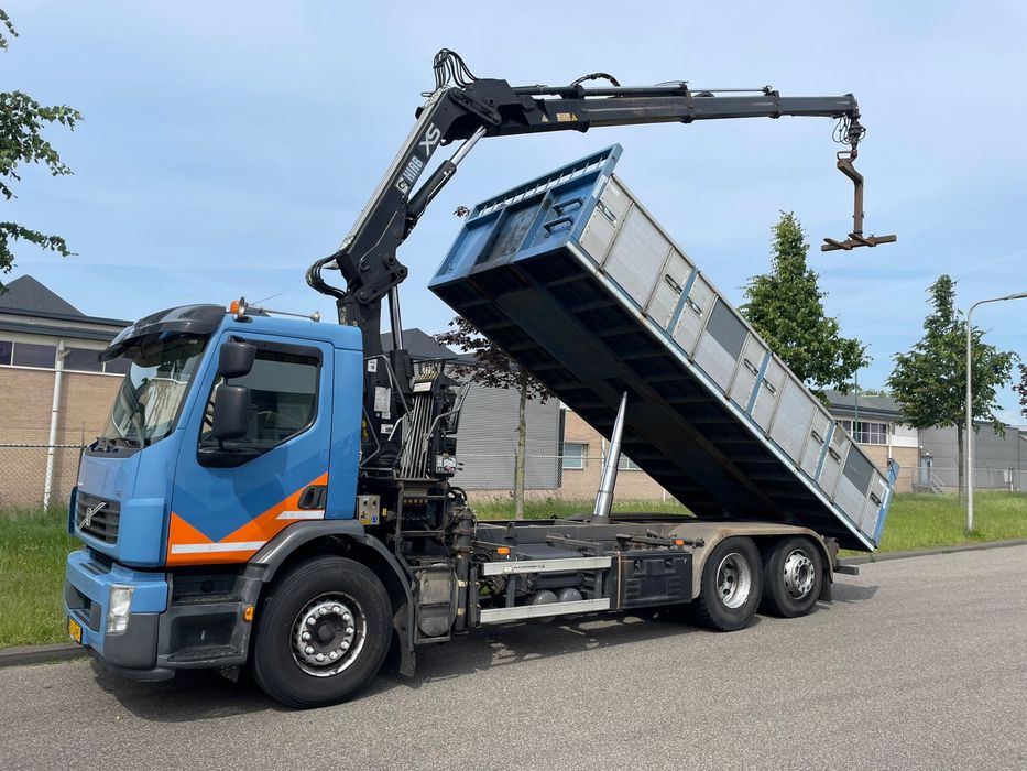 Camion Volvo FE 320 cu macara HIAB 2008, 320 CP