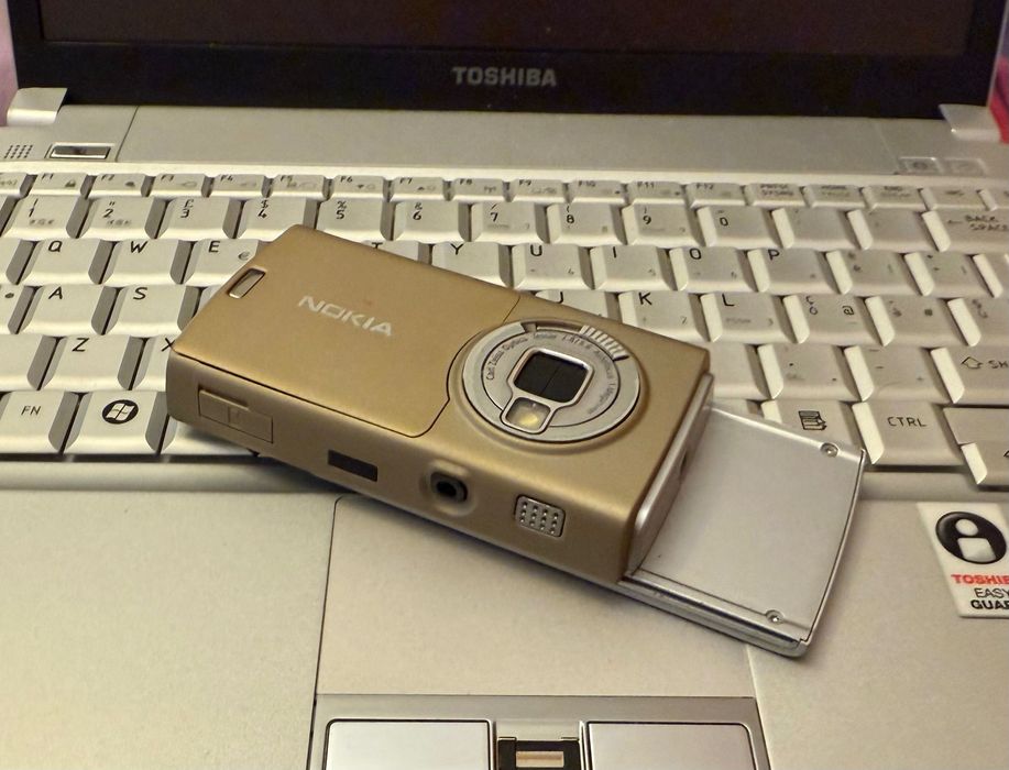 Telefon Nokia N95 - SAND ! Rar ! Classic cu butoante