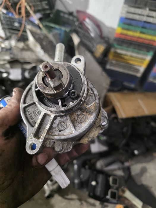 Вакуум помпа за Mercedes om 646