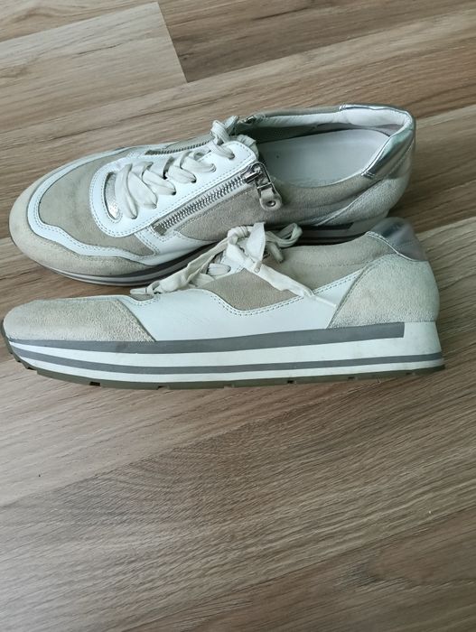 Vând pantofi casual