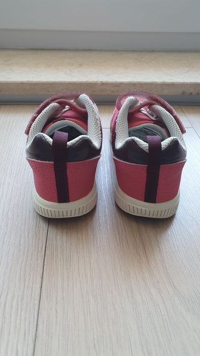 Adidasi Dechatlon fetite roz alb arici marime 30 Curier OLX