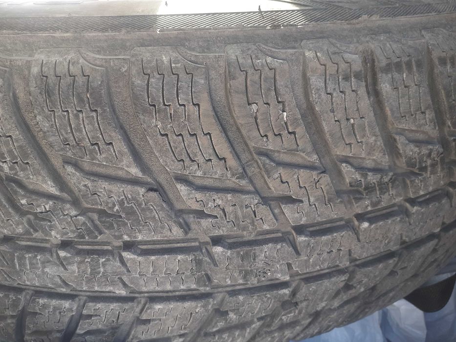 Гуми Нокиан 215/70/16