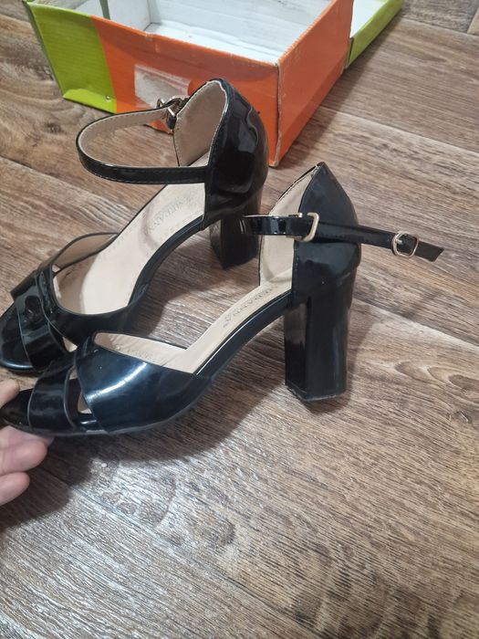 Продам туфли женские