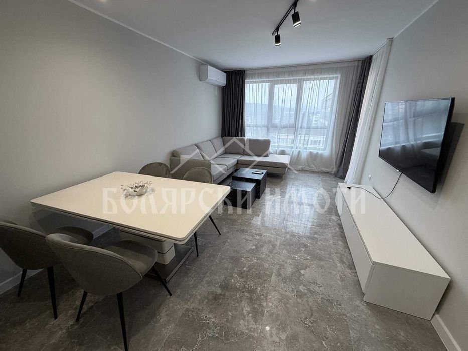 Луксозен тристаен апартамент с паркомясто