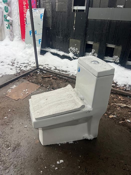 Унитаз с бачком для рабочих