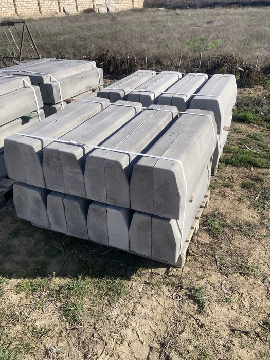 Дорожный бордюр