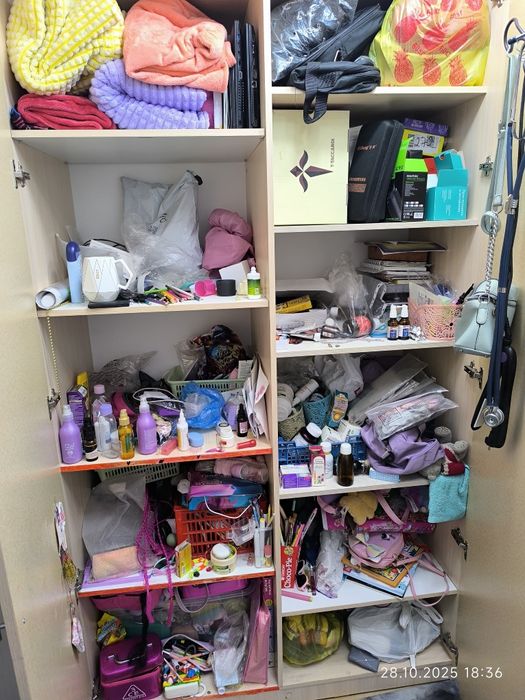 Продам шкаф мдф с полками