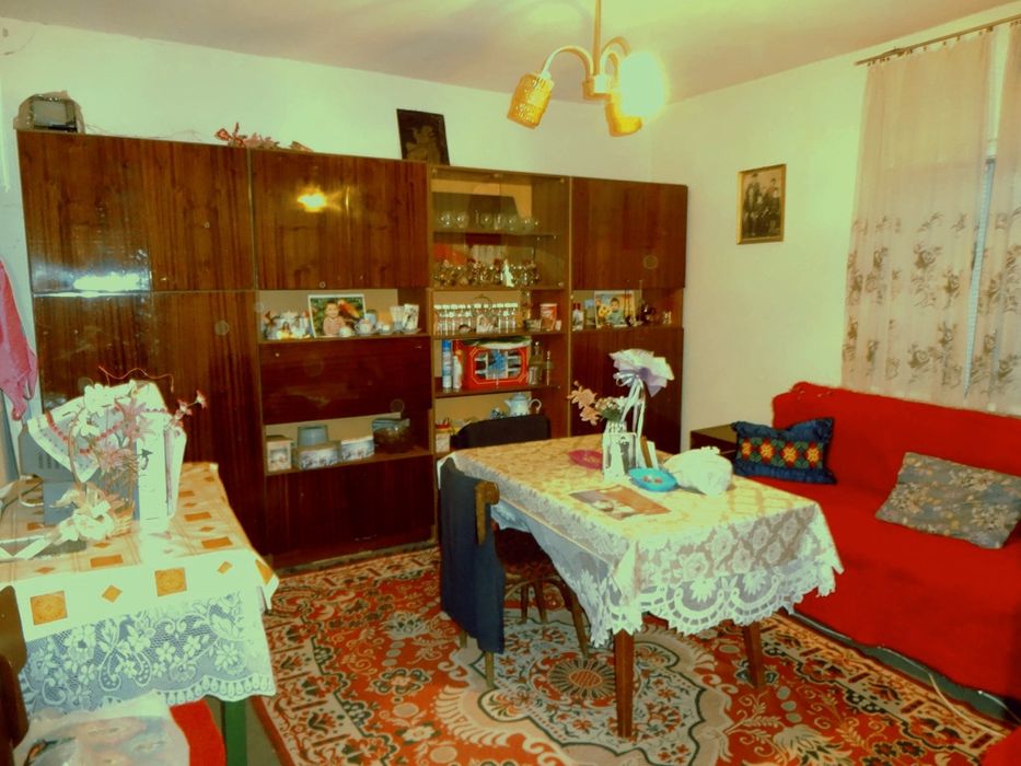 Продава къща дворно място  гараж Гр.Девня кв.Повеляново