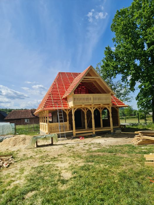 De vanzare case din lemn tradițonale pe comanda su in stoc