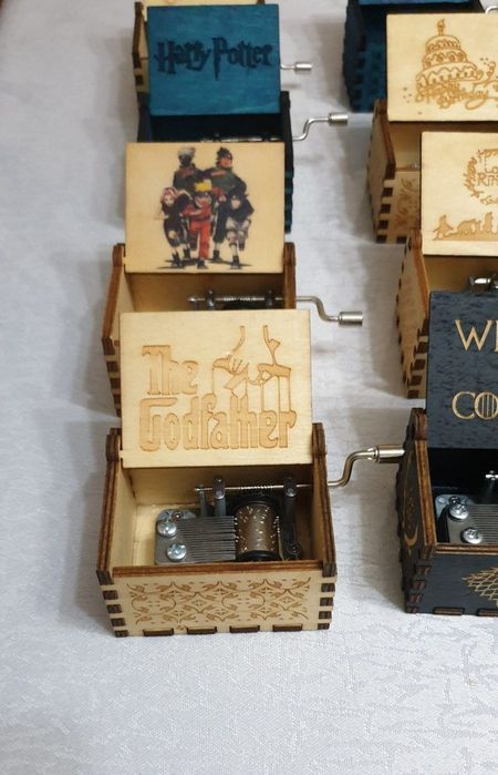 Prodaetsya mexanicheskie muzikalnaya shkatulka neobichnaya podarok