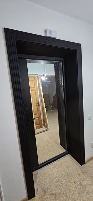 Установка входных дверей и откосов