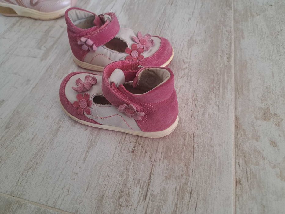 adidasi/sneakersi fetite