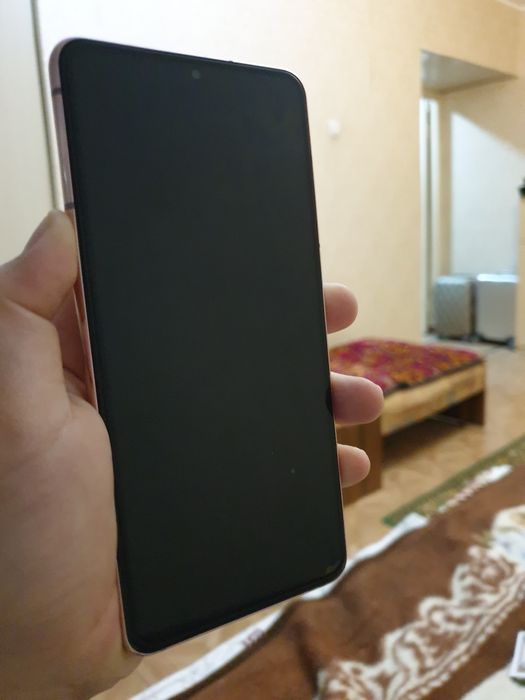 Самсунг  s21 почти новый