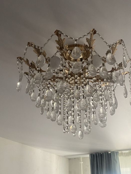 Продаю качественный люстру