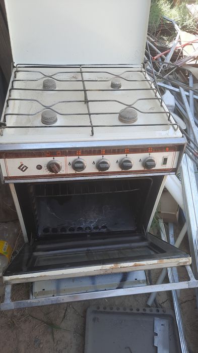 Газ плита 4 камерный.