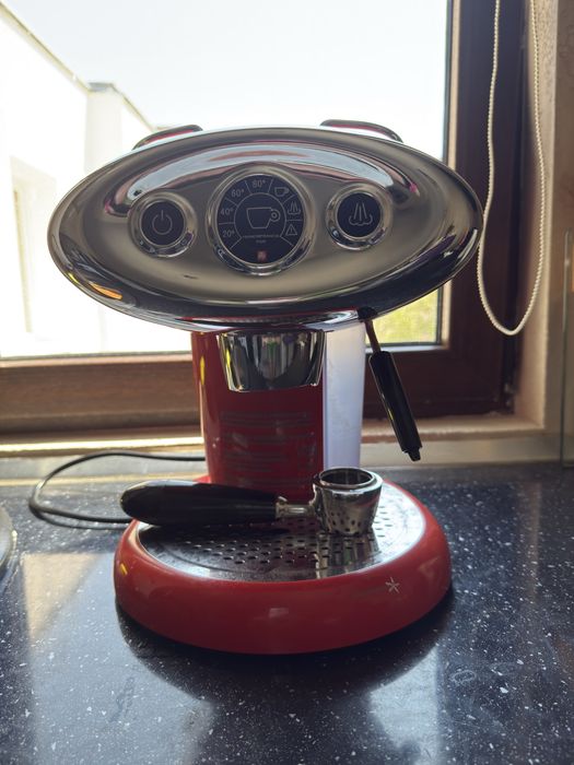 aparat de cafea illy pentru Iperespresso X7.1 in rosu