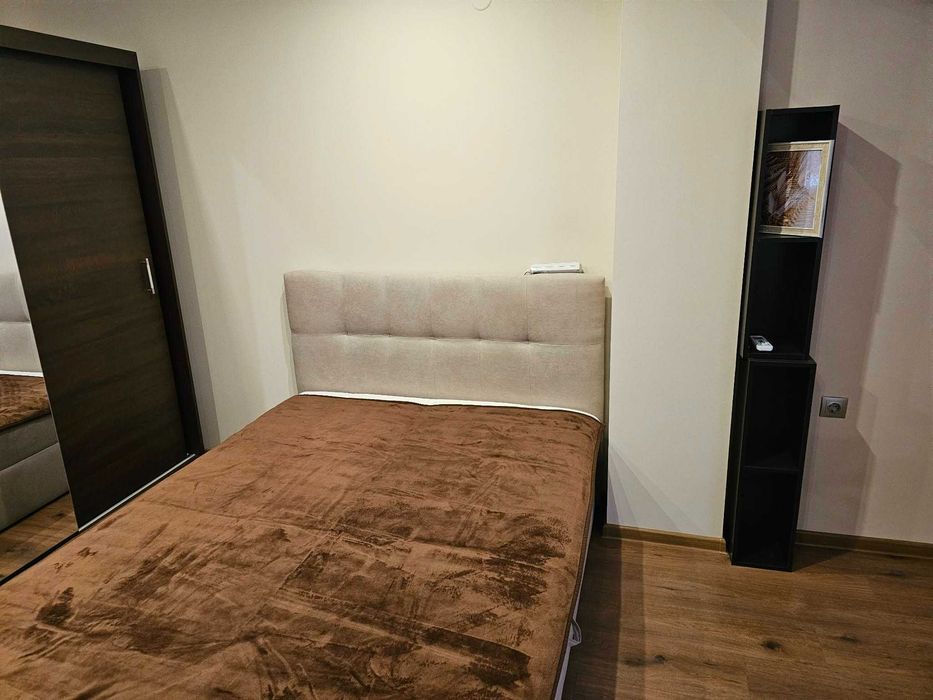 Тристаен апартамент -близо до Медицински Университет, Червен площад