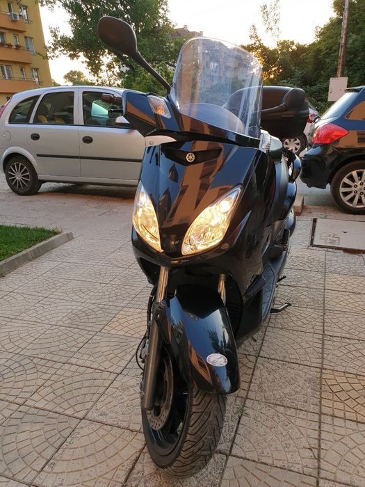 Продавам скутер Ямаха T maxx 2007 година