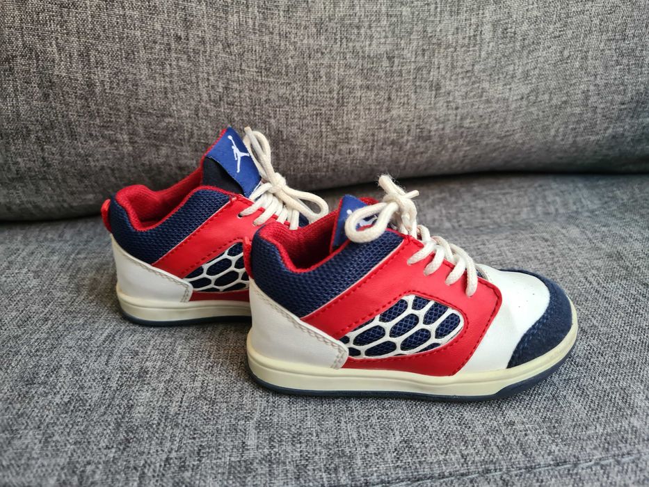 Бебешки маратонки за момче