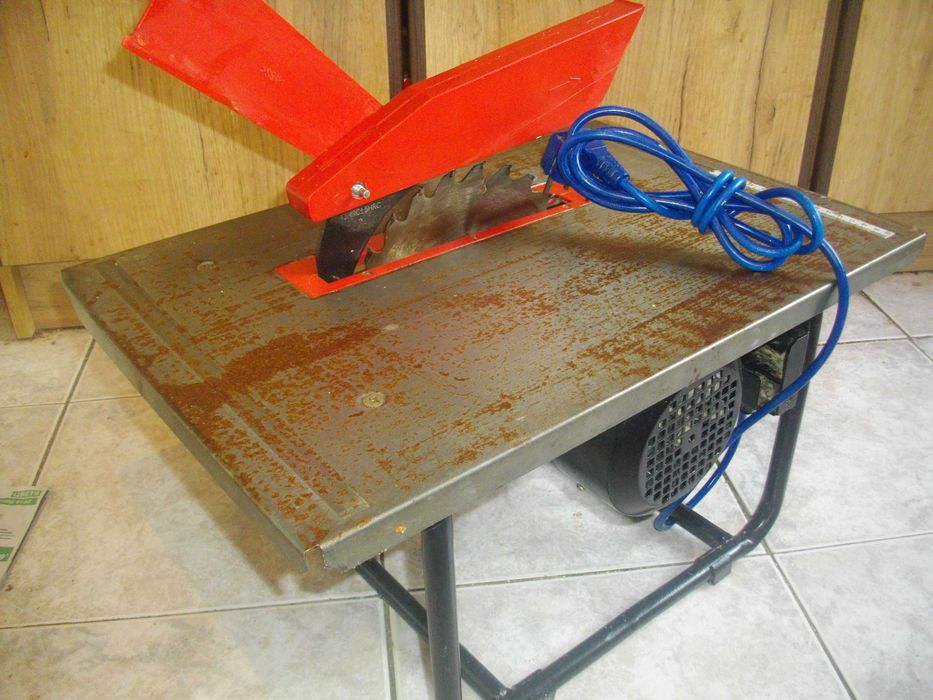 800 Вата Холандски Настолен Циркуляр Наклон На Диска ф205мм FERM FZB