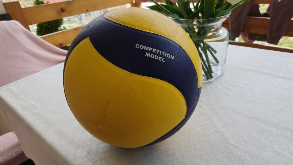 Minge volei MIKASA V330W ca și noua