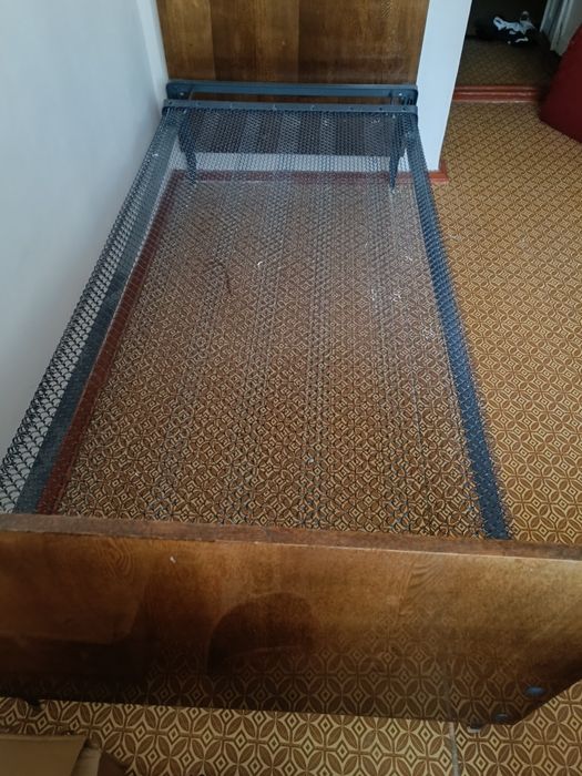 Продам кровать.Размер кровати 80/200.