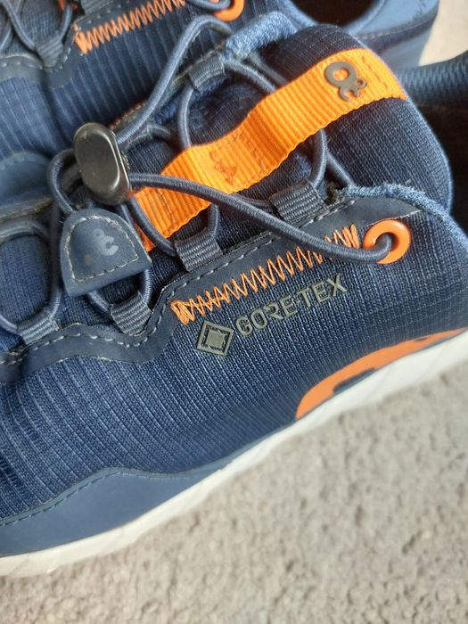 Sneakers ZeroC cu Goretex mărimea 37 - 24 cm, stare foarte buna, impermeabili. Talpa