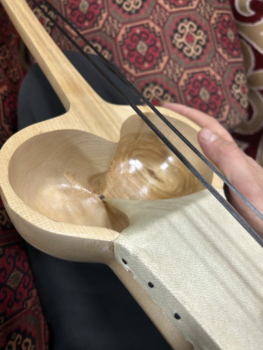 Кобыз сатылады.