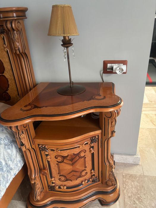 Dormitor IMAR Arad – Colecția Imperial – Lemn masiv de cireș, sculpturi și intarsii manuale