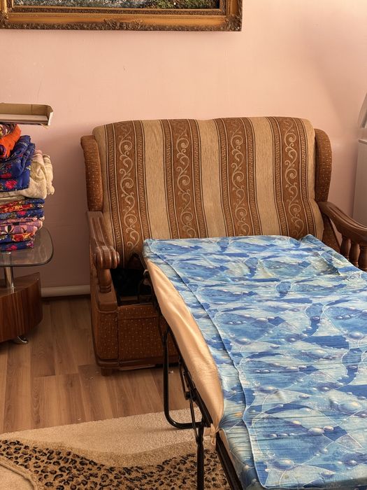 Продам коричневый диван