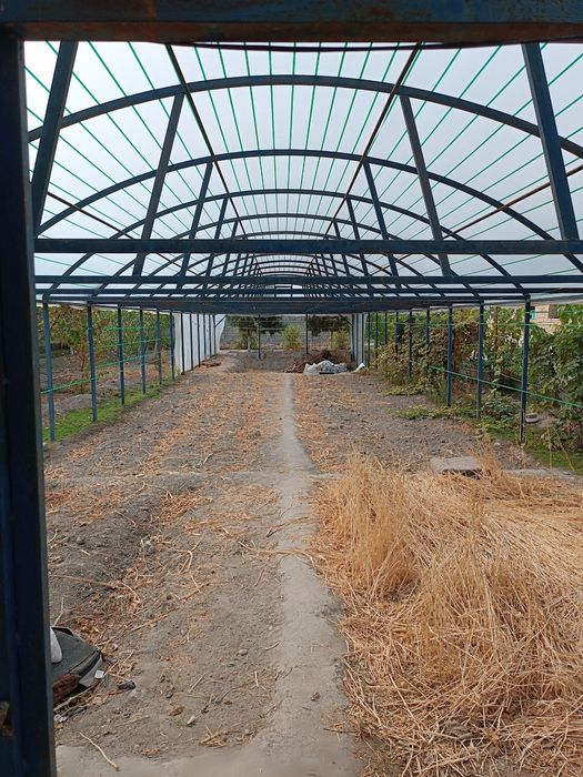 Parnik 7mX27m sotiladi