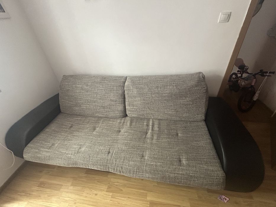 Vand canapea extensibila ca si noua!!