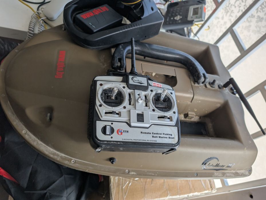 Лодка за захранка Lake Master M2