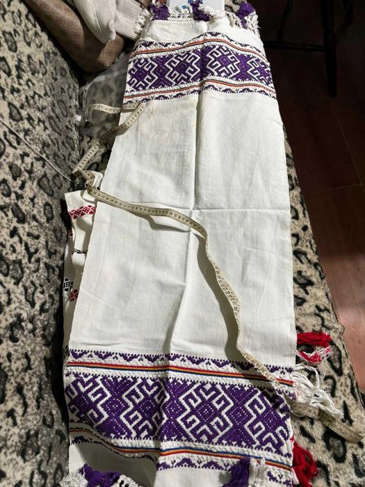 Vând costume populare vechi și extraordinar de frumoase!