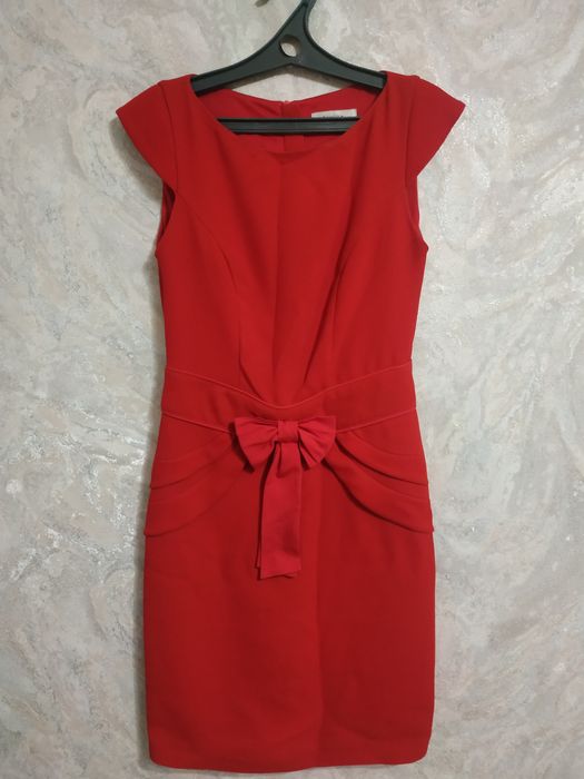 Продам платье красное ,по фигуре.Размер 38, производство Турция