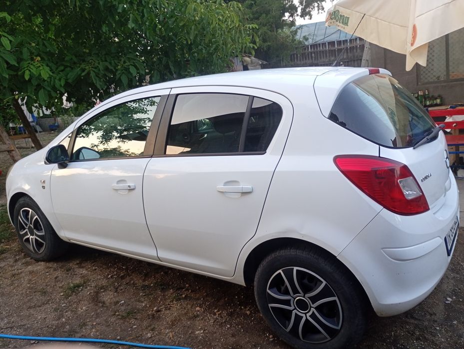 Vând Opel CORSA 2011