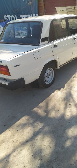 Vaz 2107. Srochna sotiladi 2000 yil radnoy kraska