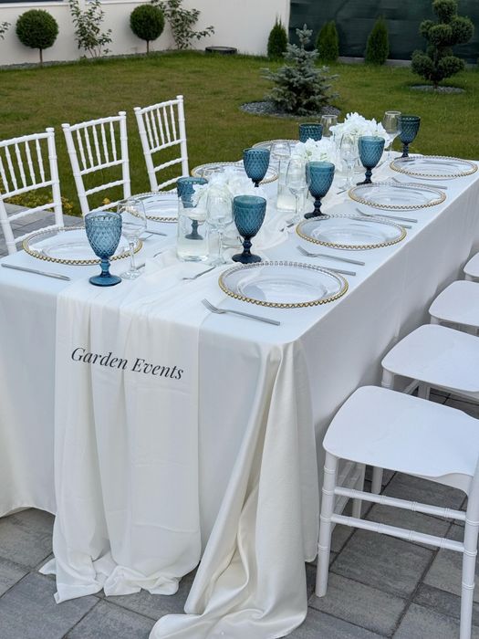 Mese si scaune din lemn de inchiriat /ghirlande luminoase de inchiriat