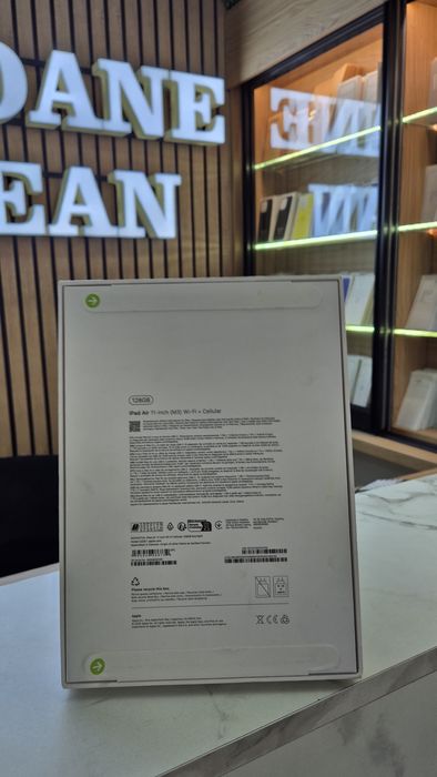 iPad Air 11-inch M3 128gb Wifi +Cellular  Starlight