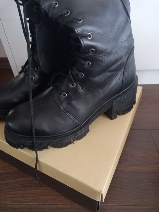 Два чифта дамски обувки