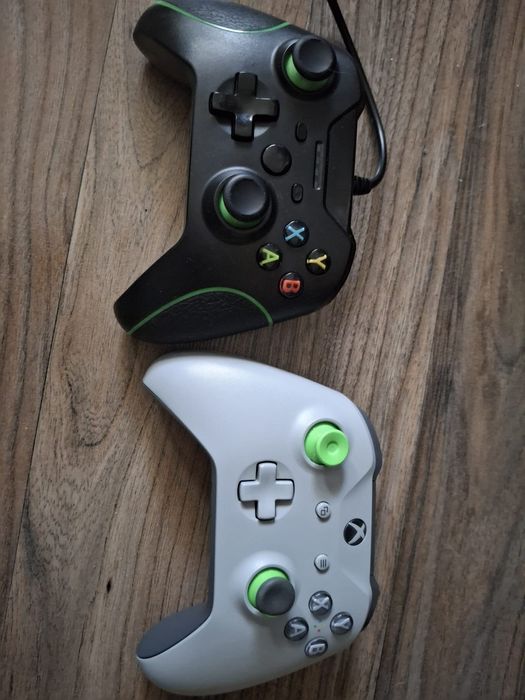 Xbox one S consola 2 manete plus  jocuri