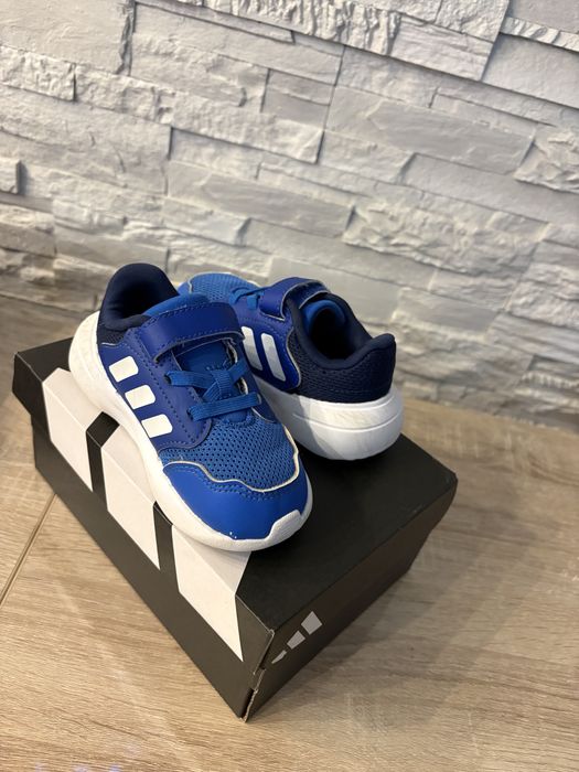 Adidasi Adidas marimea 23