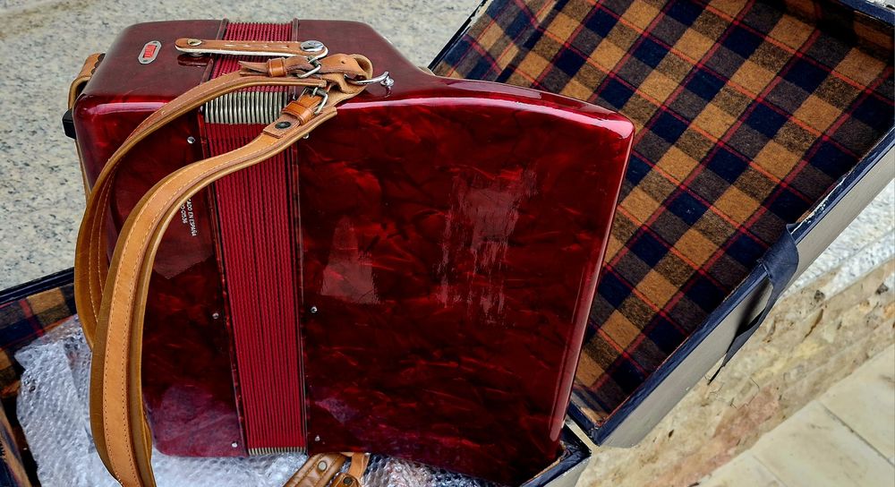 Acordeon italian Guerrini cu 60 basi
