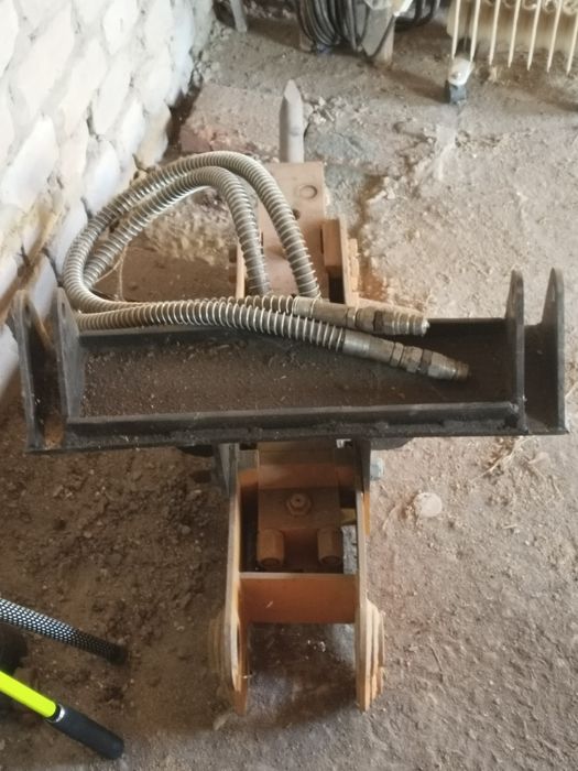 Продам отбойник навесное оборудование